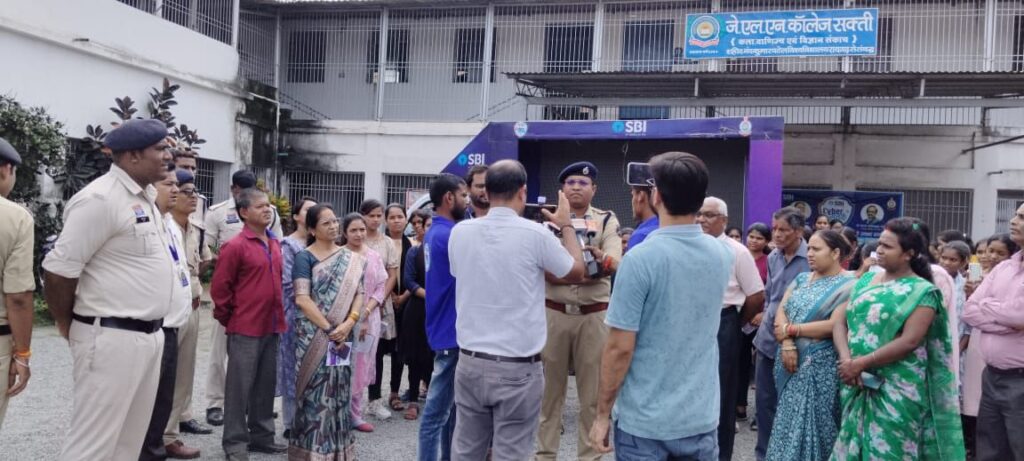 शक्ति के जेएलएनडी कॉलेज की अनुकरणीय पहल-महाविद्यालय के विद्यार्थियों को किया साइबर अपराध को लेकर भारतीय स्टेट बैंक के मौजूद अधिकारियों ने विभिन्न माध्यमों से अपराधों से सतर्क रहने दी गई जानकारी, प्राचार्य डॉक्टर शालू पाहवा ने कहा- साइबर ठग है चालाक,आपकी सतर्कता ही आपका बचाव शक्ति के जेएलएनडी कॉलेज की अनुकरणीय पहल-महाविद्यालय के विद्यार्थियों को किया साइबर अपराध को लेकर भारतीय स्टेट बैंक के मौजूद अधिकारियों ने विभिन्न माध्यमों से अपराधों से सतर्क रहने दी गई जानकारी, प्राचार्य डॉक्टर शालू पाहवा ने कहा- साइबर ठग है चालाक,आपकी सतर्कता ही आपका बचाव kshititech