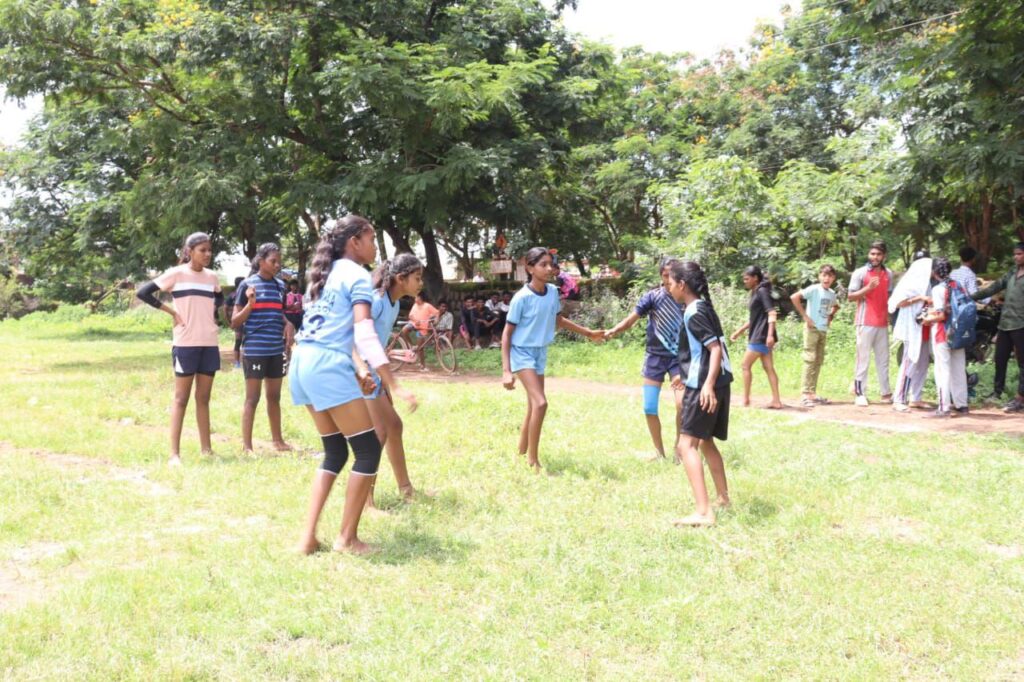 सक्ती जिले में खिलाड़ियों को प्रोत्साहन देने जिला प्रशासन की पहल- नंदेलीभाटा मैदान में प्रारंभ हुआ खेल प्रतिस्पर्धाओं का भव्य आयोजन, जिलाधीश तोपनो के निर्देशन में हो रहे आयोजन,दीदी के गोठ का आकाशवाणी से होंगा 31 अगस्त को होंगा प्रसारण, जिले के खिलाड़ियों ने राष्ट्रीय स्तर पर किया है नाम गौरवान्नित सक्ती जिले में खिलाड़ियों को प्रोत्साहन देने जिला प्रशासन की पहल- नंदेलीभाटा मैदान में प्रारंभ हुआ खेल प्रतिस्पर्धाओं का भव्य आयोजन, जिलाधीश तोपनो के निर्देशन में हो रहे आयोजन,दीदी के गोठ का आकाशवाणी से होंगा 31 अगस्त को होंगा प्रसारण, जिले के खिलाड़ियों ने राष्ट्रीय स्तर पर किया है नाम गौरवान्नित kshititech