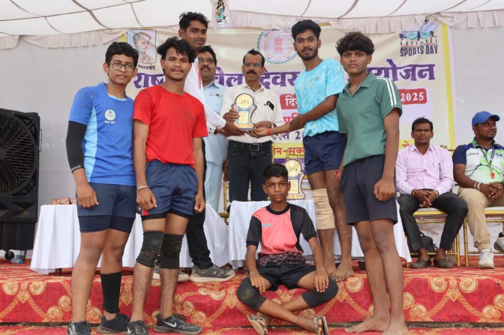 सक्ती जिले में खिलाड़ियों को प्रोत्साहन देने जिला प्रशासन की पहल- नंदेलीभाटा मैदान में प्रारंभ हुआ खेल प्रतिस्पर्धाओं का भव्य आयोजन, जिलाधीश तोपनो के निर्देशन में हो रहे आयोजन,दीदी के गोठ का आकाशवाणी से होंगा 31 अगस्त को होंगा प्रसारण, जिले के खिलाड़ियों ने राष्ट्रीय स्तर पर किया है नाम गौरवान्नित सक्ती जिले में खिलाड़ियों को प्रोत्साहन देने जिला प्रशासन की पहल- नंदेलीभाटा मैदान में प्रारंभ हुआ खेल प्रतिस्पर्धाओं का भव्य आयोजन, जिलाधीश तोपनो के निर्देशन में हो रहे आयोजन,दीदी के गोठ का आकाशवाणी से होंगा 31 अगस्त को होंगा प्रसारण, जिले के खिलाड़ियों ने राष्ट्रीय स्तर पर किया है नाम गौरवान्नित kshititech