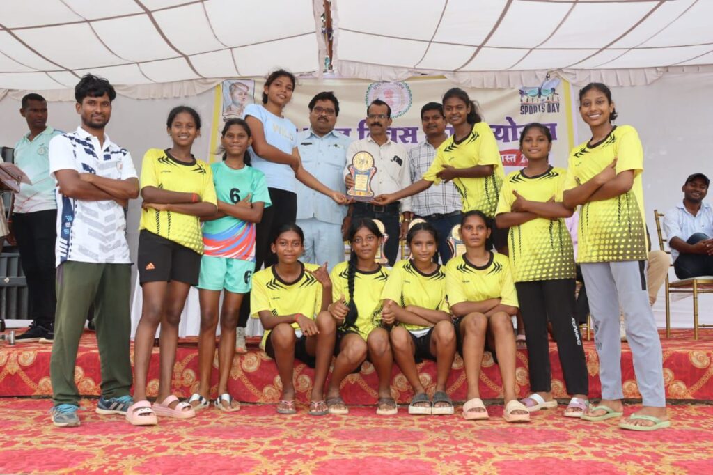 सक्ती जिले में खिलाड़ियों को प्रोत्साहन देने जिला प्रशासन की पहल- नंदेलीभाटा मैदान में प्रारंभ हुआ खेल प्रतिस्पर्धाओं का भव्य आयोजन, जिलाधीश तोपनो के निर्देशन में हो रहे आयोजन,दीदी के गोठ का आकाशवाणी से होंगा 31 अगस्त को होंगा प्रसारण, जिले के खिलाड़ियों ने राष्ट्रीय स्तर पर किया है नाम गौरवान्नित सक्ती जिले में खिलाड़ियों को प्रोत्साहन देने जिला प्रशासन की पहल- नंदेलीभाटा मैदान में प्रारंभ हुआ खेल प्रतिस्पर्धाओं का भव्य आयोजन, जिलाधीश तोपनो के निर्देशन में हो रहे आयोजन,दीदी के गोठ का आकाशवाणी से होंगा 31 अगस्त को होंगा प्रसारण, जिले के खिलाड़ियों ने राष्ट्रीय स्तर पर किया है नाम गौरवान्नित kshititech