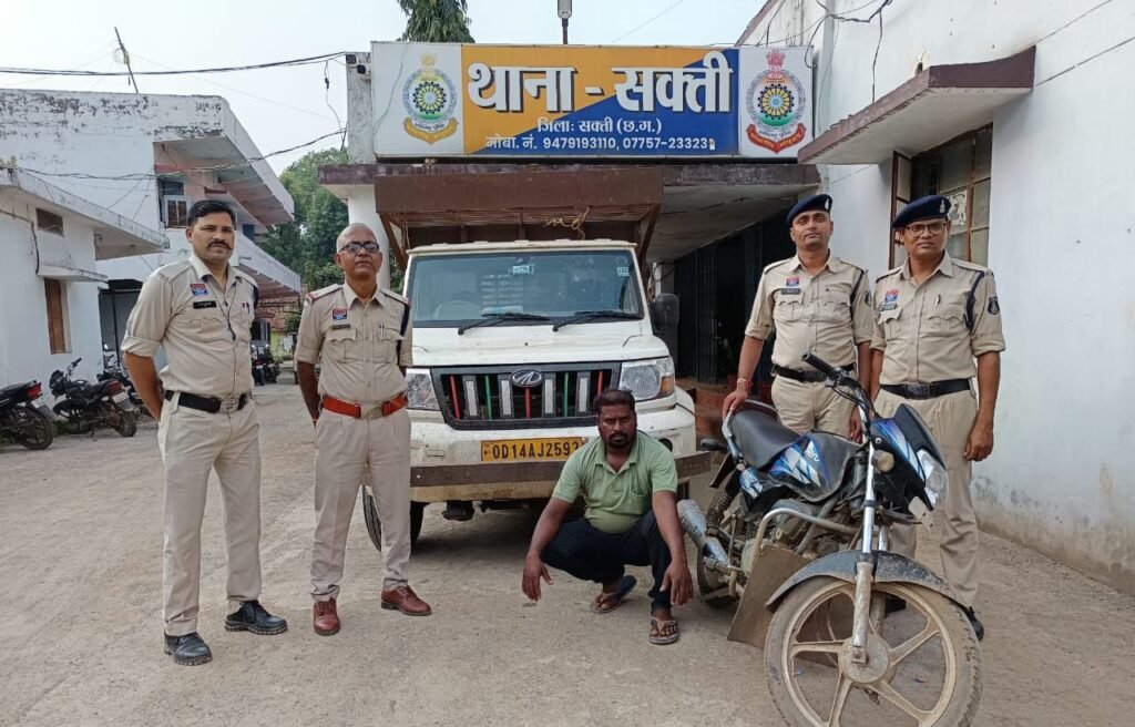 शक्ति पुलिस की गौ वंश रक्षा को लेकर खड़ी पहल- गौ तस्करी करने वाले आरोपी को किया गया पिकअप वाहन के साथ गिरफ्तार, प्राण घातक हमला कर हत्या करने के 9 आरोपी पुलिस के हत्थे शक्ति पुलिस की गौ वंश रक्षा को लेकर खड़ी पहल- गौ तस्करी करने वाले आरोपी को किया गया पिकअप वाहन के साथ गिरफ्तार, प्राण घातक हमला कर हत्या करने के 9 आरोपी पुलिस के हत्थे kshititech