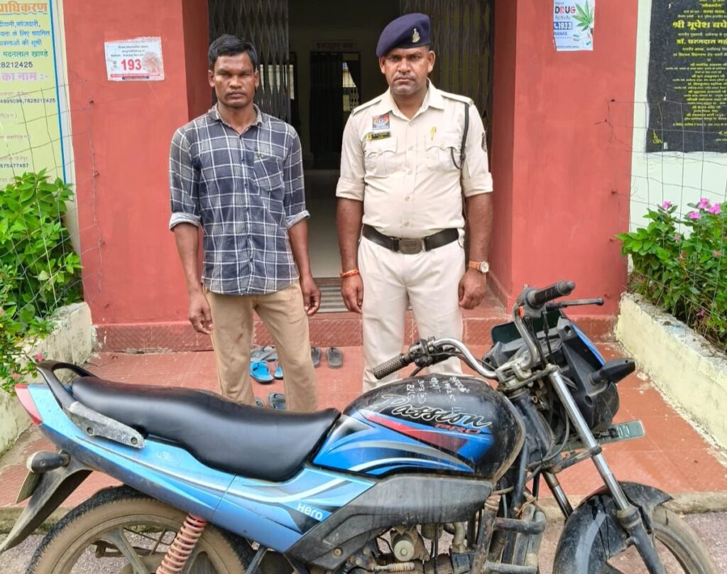 हसौद पुलिस की बड़ी सफलता-मोटरसाइकिल चोरी करने वाला चोर गिरफ्तार,हसौद टी आई नरेंद्र यादव की सजगता से चोरों को पकड़ने में पुलिस सक्रिय, अपराधों पर अंकुश लगाने लगातार पेट्रोलियम करती है पुलिस हसौद पुलिस की बड़ी सफलता-मोटरसाइकिल चोरी करने वाला चोर गिरफ्तार,हसौद टी आई नरेंद्र यादव की सजगता से चोरों को पकड़ने में पुलिस सक्रिय, अपराधों पर अंकुश लगाने लगातार पेट्रोलियम करती है पुलिस kshititech