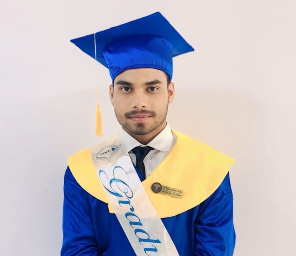 एमबीबीएस के बाद FMGE की परीक्षा में भी सफलता हासिल की धनंजय साहू ने,धनंजय की बहन यशस्वी साहू भी है चिकित्सक,पूर्व विधायक डॉ खिलावन साहू के है होनहार डॉक्टर बच्चे kshititech