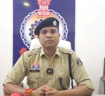 एसडीओ पुलिस कंवर के कुशल नेतृत्व में पुलिस अनुविभाग शक्ति में रही बेहतर पुलिसिंग व्यवस्था, अपराधों पर नियंत्रण के साथ ही आम नागरिकों में पुलिस के प्रति विश्वास हुआ मजबूत, जिला पुलिस प्रवक्ता के रूप में भी कंवर ने निभाई अहम जिम्मेदारी, छत्तीसगढ़ राज्य पुलिस सेवा के ऊर्जावान अधिकारी के रूप में उप पुलिस अधीक्षक के पद पर कार्यरत हैं मनीष कंवर एसडीओ पुलिस कंवर के कुशल नेतृत्व में पुलिस अनुविभाग शक्ति में रही बेहतर पुलिसिंग व्यवस्था, अपराधों पर नियंत्रण के साथ ही आम नागरिकों में पुलिस के प्रति विश्वास हुआ मजबूत, जिला पुलिस प्रवक्ता के रूप में भी कंवर ने निभाई अहम जिम्मेदारी, छत्तीसगढ़ राज्य पुलिस सेवा के ऊर्जावान अधिकारी के रूप में उप पुलिस अधीक्षक के पद पर कार्यरत हैं मनीष कंवर kshititech