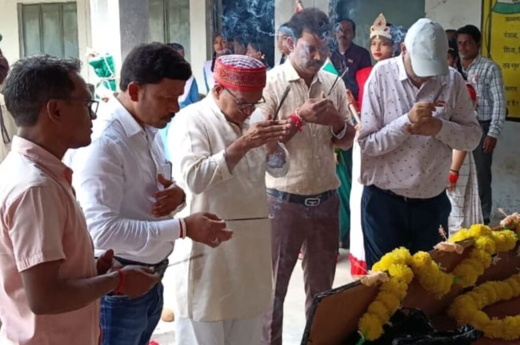 रोशन लाल पटेल ने शासकीय हायर सेकंडरी स्कूल सकरेली कलां में किया ध्वजारोहण, शाला विकास समिति के अध्यक्ष पटेल ने कहा-स्वतंत्रता संग्राम सेनानियों के त्याग, तपस्या,बलिदान से ही हमें मिली यह गौरवशाली आजादी रोशन लाल पटेल ने शासकीय हायर सेकंडरी स्कूल सकरेली कलां में किया ध्वजारोहण, शाला विकास समिति के अध्यक्ष पटेल ने कहा-स्वतंत्रता संग्राम सेनानियों के त्याग, तपस्या,बलिदान से ही हमें मिली यह गौरवशाली आजादी kshititech