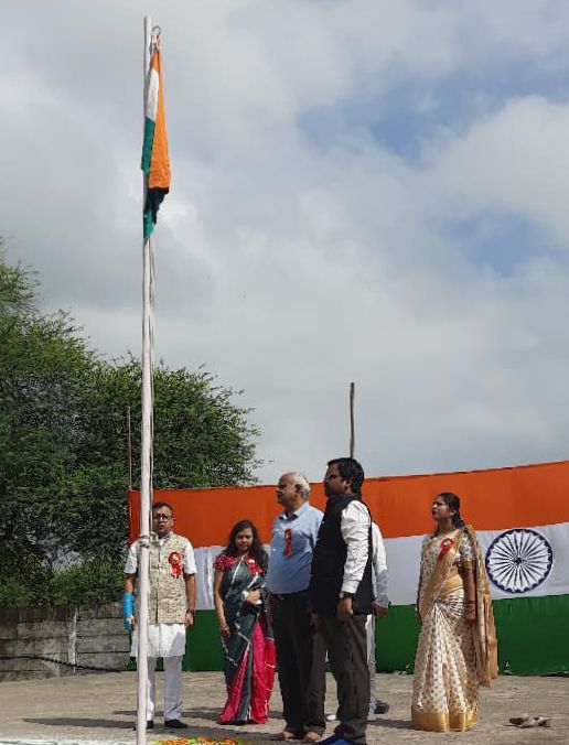 द्वारिका नाथ स्वर्णकार ने किया स्वतंत्रता दिवस के मौके पर संस्कार पब्लिक स्कूल हरेठी में ध्वजारोहण,बच्चों ने दी सुंदर सांस्कृतिक कार्यक्रमों की प्रस्तुति, विद्यालय के डायरेक्टर प्रकाश चंद्र अग्रवाल एवं रश्मि अग्रवाल भी रहे मौजूद, स्वतंत्रता संग्राम सेनानियों के बलिदान को भी स्मरण किया विद्यालय परिवार ने द्वारिका नाथ स्वर्णकार ने किया स्वतंत्रता दिवस के मौके पर संस्कार पब्लिक स्कूल हरेठी में ध्वजारोहण,बच्चों ने दी सुंदर सांस्कृतिक कार्यक्रमों की प्रस्तुति, विद्यालय के डायरेक्टर प्रकाश चंद्र अग्रवाल एवं रश्मि अग्रवाल भी रहे मौजूद, स्वतंत्रता संग्राम सेनानियों के बलिदान को भी स्मरण किया विद्यालय परिवार ने kshititech