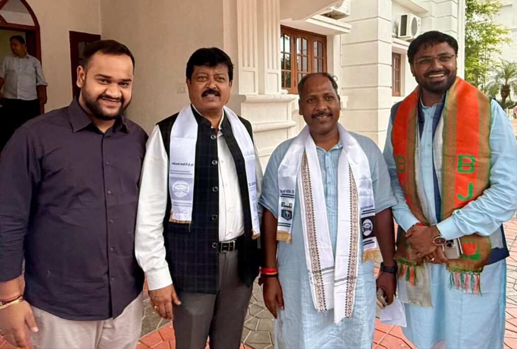 चिराग की सक्रियता- शक्ति जिले के भाजपा नेता चिराग अग्रवाल ने करी राजधानी पहुंच कर भाजपा के प्रदेश पदाधिकारियो से मुलाकात, पार्टी पदाधिकारी को शक्ति आने का भी न्योता दिया चिराग ने चिराग की सक्रियता- शक्ति जिले के भाजपा नेता चिराग अग्रवाल ने करी राजधानी पहुंच कर भाजपा के प्रदेश पदाधिकारियो से मुलाकात, पार्टी पदाधिकारी को शक्ति आने का भी न्योता दिया चिराग ने kshititech