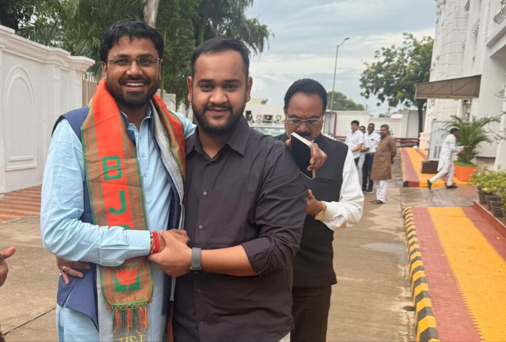 चिराग की सक्रियता- शक्ति जिले के भाजपा नेता चिराग अग्रवाल ने करी राजधानी पहुंच कर भाजपा के प्रदेश पदाधिकारियो से मुलाकात, पार्टी पदाधिकारी को शक्ति आने का भी न्योता दिया चिराग ने चिराग की सक्रियता- शक्ति जिले के भाजपा नेता चिराग अग्रवाल ने करी राजधानी पहुंच कर भाजपा के प्रदेश पदाधिकारियो से मुलाकात, पार्टी पदाधिकारी को शक्ति आने का भी न्योता दिया चिराग ने kshititech