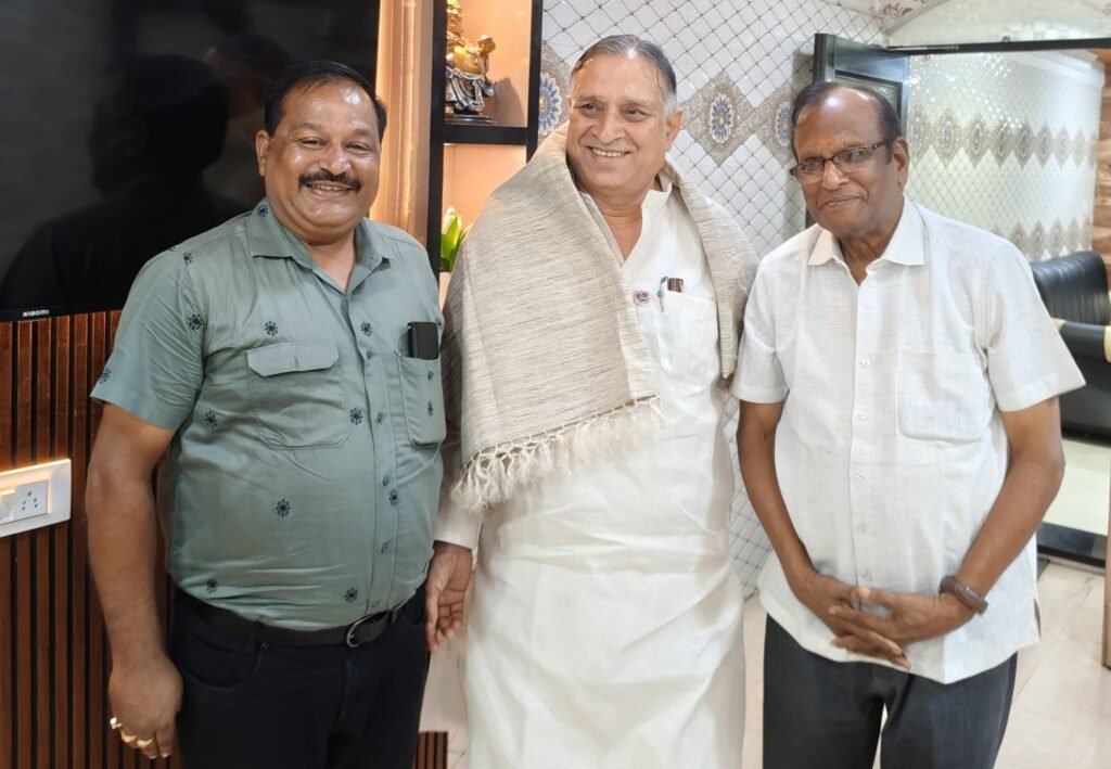 दिव्यांग जनों के कल्याण हेतु चलाई जा रही योजनाओं की जानकारी दी छत्तीसगढ़ दिव्यांगजन वित्त विकास निगम के अध्यक्ष लोकेश कांवडिया ने, 21 अगस्त को शक्ति पहुंचे लोकेश,कलेक्टर से भी हुई मुलाकात, शक्ति के रेस्ट हाउस में पार्टी कार्यकर्ताओं से भी मिले कावड़िया, नवजीवन मुक बधिर स्कूल एवं दृष्टि बाधित विशेष विद्यालय भी पहुंचे श्री कावड़िया, पूरे प्रदेश के सभी जिलों में चल रहा है लोकेश कावड़िया का सघन दौरा कार्यक्रम kshititech