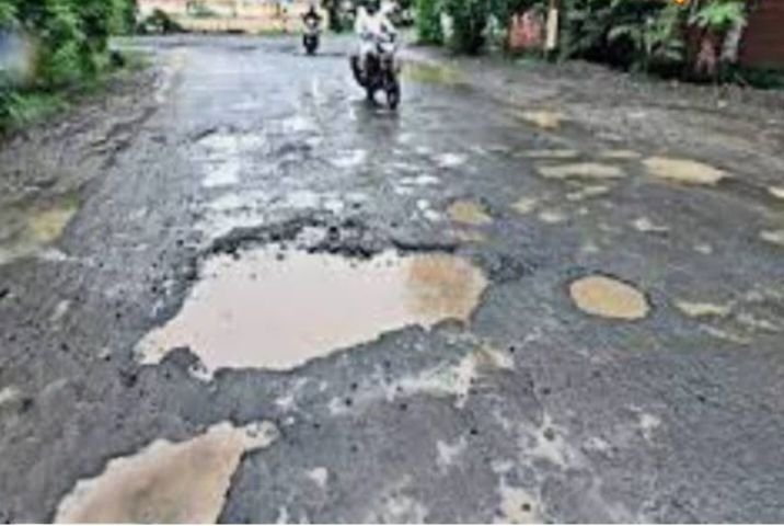 200 करोड़ की लागत से पाटे जाएंगे छत्तीसगढ़ की सड़कों के गड्ढे, विष्णु सरकार ने दी स्वीकृति, दिसंबर तक पाटने होंगे गड्ढे kshititech