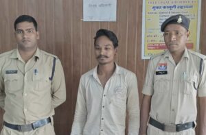 दिखा रहे थे होशियारी, पकड़ ले गई तीनों को सक्ती पुलिस, हाथों में तलवार लेकर लहराई, सोशल मीडिया पर पोस्ट की फोटो, शक्ति पुलिस में किया मामला दर्ज, डभरा थाने में भी आर्म्स एक्ट का मामला हुआ दर्ज, असामाजिक तत्वों पर लगाम कसने पुलिस सक्रिय दिखा रहे थे होशियारी, पकड़ ले गई तीनों को सक्ती पुलिस, हाथों में तलवार लेकर लहराई, सोशल मीडिया पर पोस्ट की फोटो, शक्ति पुलिस में किया मामला दर्ज, डभरा थाने में भी आर्म्स एक्ट का मामला हुआ दर्ज, असामाजिक तत्वों पर लगाम कसने पुलिस सक्रिय kshititech