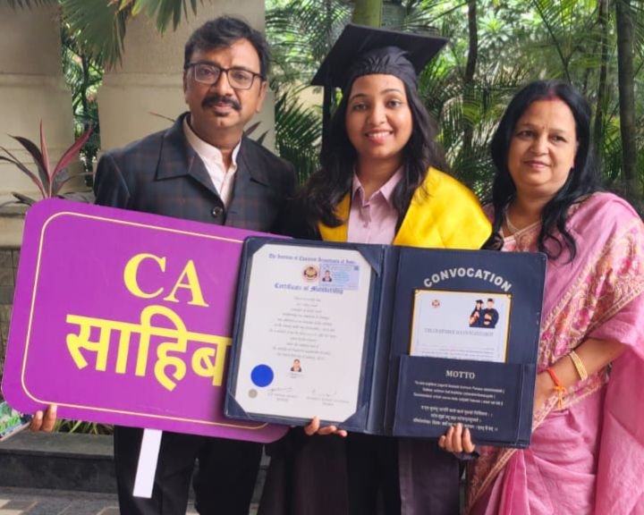 चाम्पा की आस्था मोदी को मिली CA की डिग्री, समाज सेवी सुशील मोदी की मेधावी बिटिया है आस्था, इंदौर में आयोजित सेरेमानी में मिली डिग्री kshititech