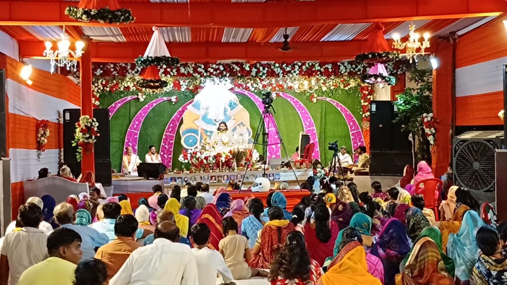 शक्ति में चल रही पितृ मोक्षार्थ श्रीमद् भागवत कथा में व्यास पीठ पर विराजमान आचार्य राजेंद्र जी महाराज ने कहा- धरती माता ही है हमारी गौ माता, आज सड़कों पर लोग डंडा लेकर गौ माता को शहरों से कर रहे बाहर, क्या यह उचित है, नेता प्रतिपक्ष महंत ने भी देर शाम पहुंच कर किया कथा श्रवण, रामनारायण गौतम द्वारा किया जा रहा है कथा का आयोजन शक्ति में चल रही पितृ मोक्षार्थ श्रीमद् भागवत कथा में व्यास पीठ पर विराजमान आचार्य राजेंद्र जी महाराज ने कहा- धरती माता ही है हमारी गौ माता, आज सड़कों पर लोग डंडा लेकर गौ माता को शहरों से कर रहे बाहर, क्या यह उचित है, नेता प्रतिपक्ष महंत ने भी देर शाम पहुंच कर किया कथा श्रवण, रामनारायण गौतम द्वारा किया जा रहा है कथा का आयोजन kshititech