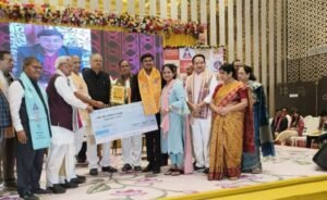 अद्वितीय अलंकरण महोत्सव-28 अगस्त को रायपुर के अग्र अलंकरण समारोह में सम्मानित हुई समाज की महान विभूतियां, पूर्व मुख्यमंत्री डॉ रमन सिंह ने कहा- अग्रवाल समाज ने पूरे विश्व में अपने कार्यों से बनाई पहचान, संगठन के प्रदेश अध्यक्ष डॉ अशोक सियाराम अग्रवाल के मार्गदर्शन में हुआ आयोजन, संगठन द्वारा करवाया गया ऋषि पंचमी उद्यापन आयोजन अद्वितीय अलंकरण महोत्सव-28 अगस्त को रायपुर के अग्र अलंकरण समारोह में सम्मानित हुई समाज की महान विभूतियां, पूर्व मुख्यमंत्री डॉ रमन सिंह ने कहा- अग्रवाल समाज ने पूरे विश्व में अपने कार्यों से बनाई पहचान, संगठन के प्रदेश अध्यक्ष डॉ अशोक सियाराम अग्रवाल के मार्गदर्शन में हुआ आयोजन, संगठन द्वारा करवाया गया ऋषि पंचमी उद्यापन आयोजन kshititech