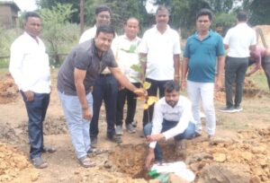रचनात्मक कार्य की शुरुआत-नगर पंचायत बाराद्वार ने 300 पौधों का किया वृक्षारोपण, आयोजन था अमृत मित्र योजना के अंतर्गत वूमेन फ़ॉर ट्री अभियान का, जन प्रतिनिधियों ने कहा- वृक्षारोपण करना एवं उसे संरक्षण देना हम सब की जवाबदारी रचनात्मक कार्य की शुरुआत-नगर पंचायत बाराद्वार ने 300 पौधों का किया वृक्षारोपण, आयोजन था अमृत मित्र योजना के अंतर्गत वूमेन फ़ॉर ट्री अभियान का, जन प्रतिनिधियों ने कहा- वृक्षारोपण करना एवं उसे संरक्षण देना हम सब की जवाबदारी kshititech