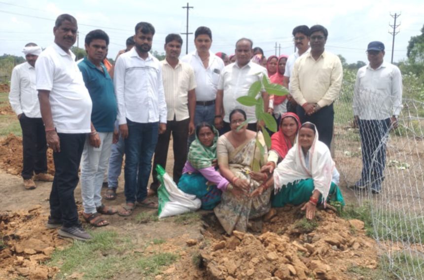 रचनात्मक कार्य की शुरुआत-नगर पंचायत बाराद्वार ने 300 पौधों का किया वृक्षारोपण, आयोजन था अमृत मित्र योजना के अंतर्गत वूमेन फ़ॉर ट्री अभियान का, जन प्रतिनिधियों ने कहा- वृक्षारोपण करना एवं उसे संरक्षण देना हम सब की जवाबदारी रचनात्मक कार्य की शुरुआत-नगर पंचायत बाराद्वार ने 300 पौधों का किया वृक्षारोपण, आयोजन था अमृत मित्र योजना के अंतर्गत वूमेन फ़ॉर ट्री अभियान का, जन प्रतिनिधियों ने कहा- वृक्षारोपण करना एवं उसे संरक्षण देना हम सब की जवाबदारी kshititech