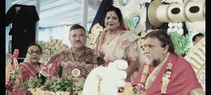 गोस्वामी गोविंद बाबा ने कहा- भगवान ने तुम्हें दिया है अनमोल जीवन, श्रीमद् भागवत कथा का श्रवण है संकटों का निवारण, खरसिया शहर में भागवत कथा सुनने उमड़ रही श्रद्धालुओं की भीड़- तिगडॉनिया परिवार की चल रही पितृ मोक्षार्थ श्रीमद् भागवत महापुराण कथा, परम पूज्य भागवत मर्मज्ञ गोस्वामी गोविंद बाबा के मुखारविंद से हो रहा है कथा का रसपान, आयोजन के छठवें दिवस 30 अगस्त को गोपी उद्धव संवाद सहित विभिन्न प्रसंगों का किया गोस्वामी जी ने वर्णन गोस्वामी गोविंद बाबा ने कहा- भगवान ने तुम्हें दिया है अनमोल जीवन, श्रीमद् भागवत कथा का श्रवण है संकटों का निवारण, खरसिया शहर में भागवत कथा सुनने उमड़ रही श्रद्धालुओं की भीड़- तिगडॉनिया परिवार की चल रही पितृ मोक्षार्थ श्रीमद् भागवत महापुराण कथा, परम पूज्य भागवत मर्मज्ञ गोस्वामी गोविंद बाबा के मुखारविंद से हो रहा है कथा का रसपान, आयोजन के छठवें दिवस 30 अगस्त को गोपी उद्धव संवाद सहित विभिन्न प्रसंगों का किया गोस्वामी जी ने वर्णन kshititech