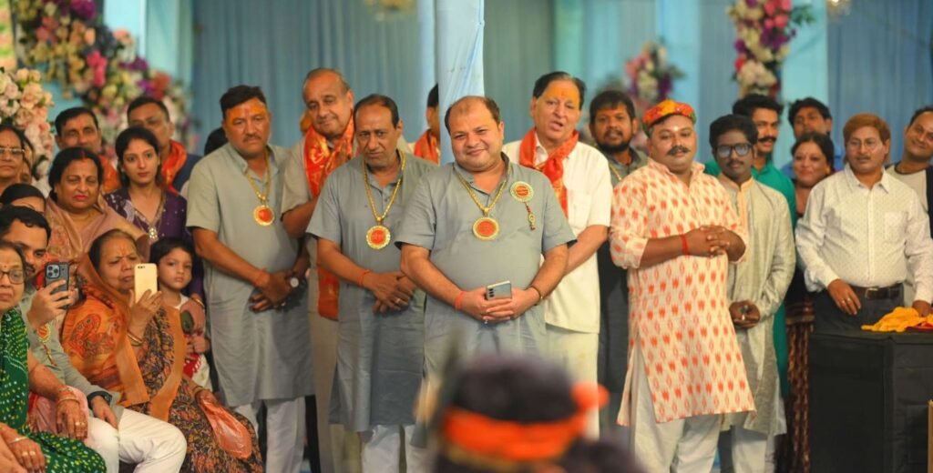 गोस्वामी गोविंद बाबा ने कहा- भगवान ने तुम्हें दिया है अनमोल जीवन, श्रीमद् भागवत कथा का श्रवण है संकटों का निवारण, खरसिया शहर में भागवत कथा सुनने उमड़ रही श्रद्धालुओं की भीड़- तिगडॉनिया परिवार की चल रही पितृ मोक्षार्थ श्रीमद् भागवत महापुराण कथा, परम पूज्य भागवत मर्मज्ञ गोस्वामी गोविंद बाबा के मुखारविंद से हो रहा है कथा का रसपान, आयोजन के छठवें दिवस 30 अगस्त को गोपी उद्धव संवाद सहित विभिन्न प्रसंगों का किया गोस्वामी जी ने वर्णन गोस्वामी गोविंद बाबा ने कहा- भगवान ने तुम्हें दिया है अनमोल जीवन, श्रीमद् भागवत कथा का श्रवण है संकटों का निवारण, खरसिया शहर में भागवत कथा सुनने उमड़ रही श्रद्धालुओं की भीड़- तिगडॉनिया परिवार की चल रही पितृ मोक्षार्थ श्रीमद् भागवत महापुराण कथा, परम पूज्य भागवत मर्मज्ञ गोस्वामी गोविंद बाबा के मुखारविंद से हो रहा है कथा का रसपान, आयोजन के छठवें दिवस 30 अगस्त को गोपी उद्धव संवाद सहित विभिन्न प्रसंगों का किया गोस्वामी जी ने वर्णन kshititech