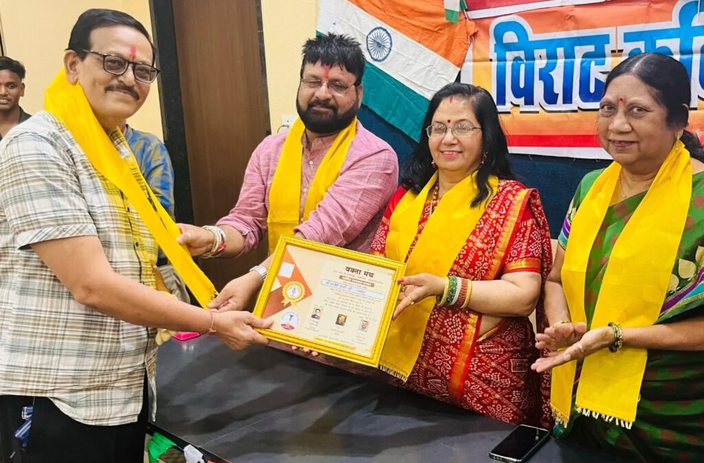 मैं दीवाना हूँ शहीदों का, वीरों की पुकार लिखूंगा,छोड़कर महबूबा की कलाई,हाथों में हो तलवार लिखूंगा"--वक्ता मंच की देशभक्ति पूर्ण काव्य गोष्ठी सम्पन्न, 65 कविगणों की मौजूदगी में हुआ भव्य आयोजन kshititech