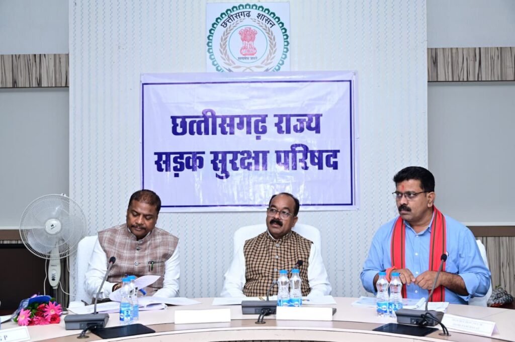 घायलों को अस्पताल पहुंचाने पर अब आपको मिलेंगी 25000/- रुपए प्रोत्साहन राशि, छत्तीसगढ़ सरकार ने लिया बड़ा फैसला, 10 सितंबर को हुई सड़क सुरक्षा की बैठक में हुए अनेकों निर्णय, मालवाहक वाहनों में यात्री ढोने पर होगी कड़ी कार्रवाई kshititech