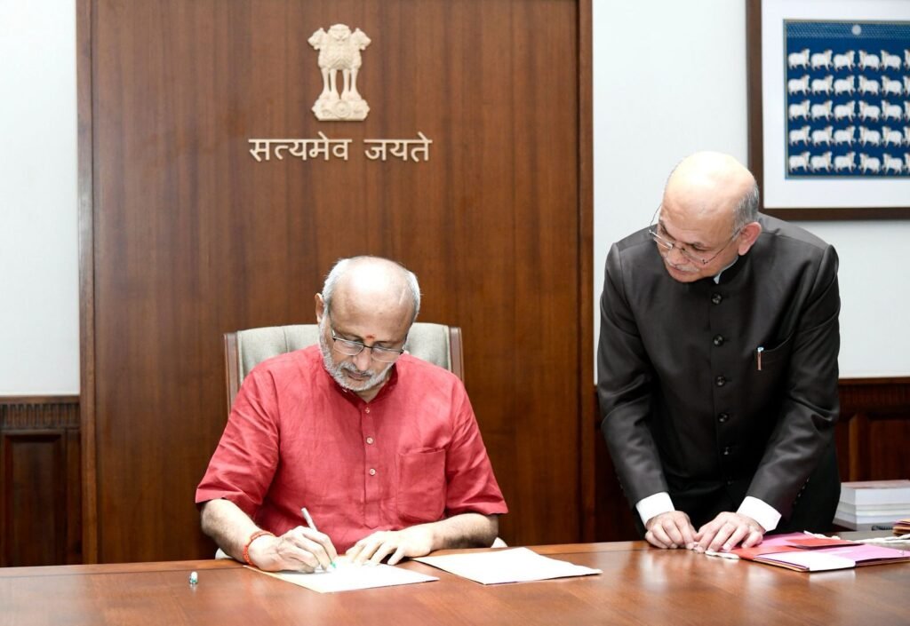 भारत के 15वें उपराष्ट्रपति के रूप C P राधाकृष्णन ने ली शपथ, राष्ट्रपति द्रोपती देवी मुर्मू ने दिलाई शपथ kshititech