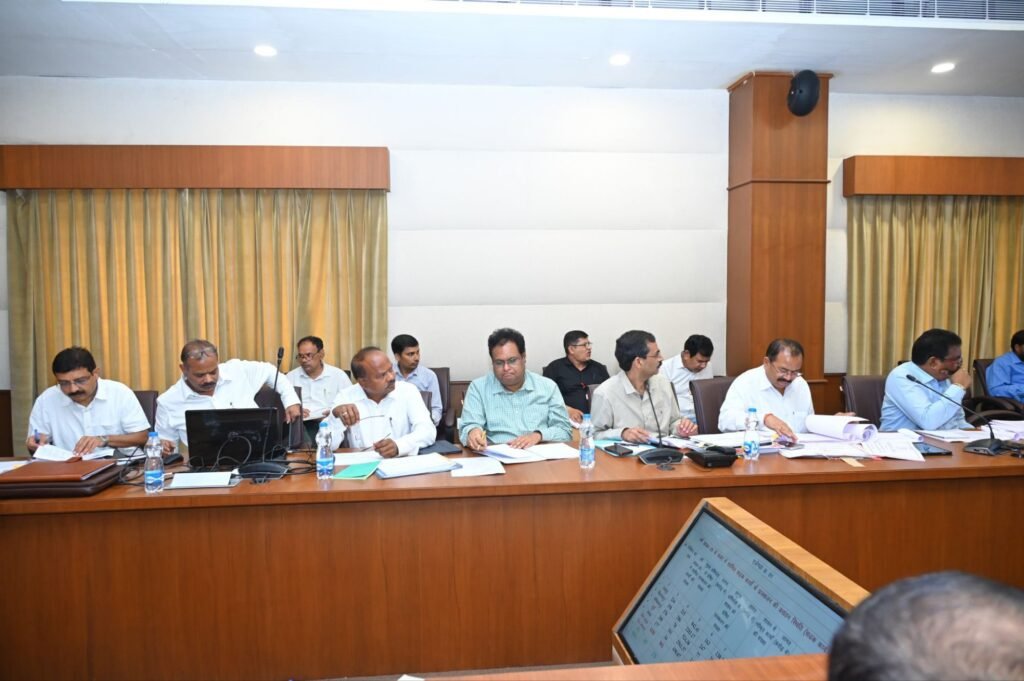 बारिश के बाद जर्जर सड़कों का तेजी से होगा मरम्मत कार्य, लोक निर्माण मंत्री अरुण साव ने ली बैठक, 60000 मेगावाट बिजली उत्पादन करेगा छत्तीसगढ़,मुख्यमंत्री साय ने कहीं बड़ी बात kshititech