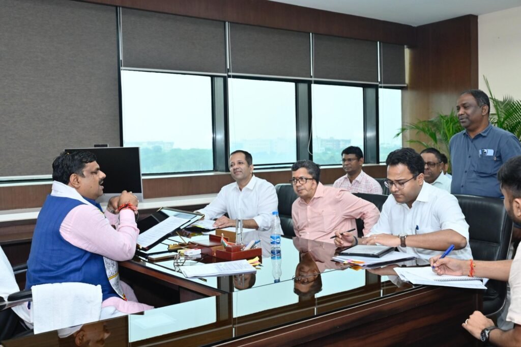 छत्तीसगढ़ में सरकारी पुस्तकों की छपाई से लेकर परिवहन तक का होगा एक ही टेंडर, 12 सितंबर को स्कूल शिक्षा मंत्री ने दिए निर्देश, 5000 नए शिक्षकों की होगी भर्ती kshititech