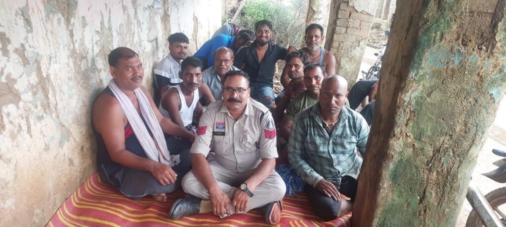 SP अंकिता शर्मा के निर्देशन में शक्ति जिले में पुलिस गांव-गांव में निकाल रही विश्वास यात्रा,आम जनता को जागरूकता के साथ ही संवाद स्थापित करने एवं पुलिस के प्रति विश्वास की भावना को मजबूत करने में जुटी है पुलिस, स्थानीय परिस्थितियों से भी अवगत हो रही पुलिस kshititech