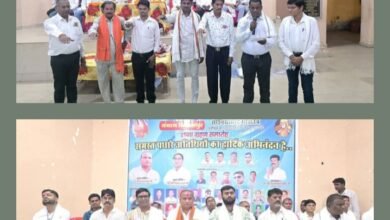 छत्तीसगढ़ झेरिया धोबी बरेठ समाज सेवा समिति परिक्षेत्र सोनियापाठ का संपन्न हुआ शपथ ग्रहण समारोह, अंबेडकर भवन बाराद्वार में हुए कार्यक्रम को संबोधित करते हुए नगर पंचायत अध्यक्ष नारायण कुर्रे एवं उपाध्यक्ष जितेश शर्मा ने कहा- पूरे जिले में छत्तीसगढ़ झेरिया धोबी बरेठ समाज एकजूटता के लिए रखता है अपनी अलग पहचान kshititech