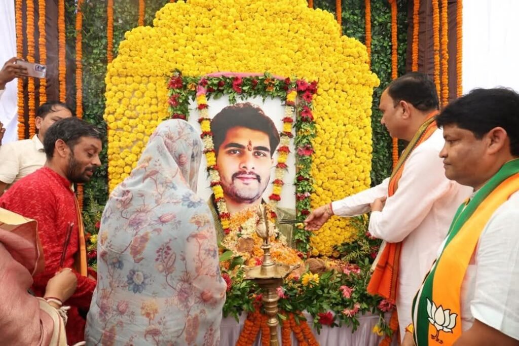 शक्ति जिले में हेल्थ मिनिस्टर का आगमन- स्वास्थ्य मंत्री ने भी स्वयं कराई शिविर में अपनी स्वास्थ्य जांच, 20 सितंबर को हरदी चंद्रपुर में स्वर्गीय युद्धवीर सिंह जुदेव को श्रद्धांजलि दी स्वास्थ्य मंत्री जी ने, हजारों लोगों ने उठाया निशुल्क स्वास्थ्य शिविर का लाभ kshititech