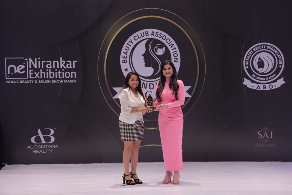 प्रसिद्ध फिल्म अभिनेत्री शिल्पा शेट्टी के हाथों सम्मानित हुई शक्ति की प्रसिद्ध मेकअप आर्टिस्ट नेहा कुकरेजा- नेहा कुकरेजा को मिला एशियन एक्सीलेंस अवॉर्ड 2025 – बेस्ट मेकअप आर्टिस्ट ऑफ द ईयर, मेकअप आर्टिस्ट के क्षेत्र में अंतरराष्ट्रीय स्तर पर ख्याति अर्जित की है शक्ति की नेहा ने प्रसिद्ध फिल्म अभिनेत्री शिल्पा शेट्टी के हाथों सम्मानित हुई शक्ति की प्रसिद्ध मेकअप आर्टिस्ट नेहा कुकरेजा- नेहा कुकरेजा को मिला एशियन एक्सीलेंस अवॉर्ड 2025 – बेस्ट मेकअप आर्टिस्ट ऑफ द ईयर, मेकअप आर्टिस्ट के क्षेत्र में अंतरराष्ट्रीय स्तर पर ख्याति अर्जित की है शक्ति की नेहा ने kshititech