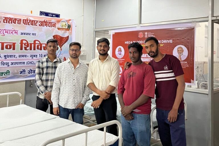 रक्तदान शिविर से प्राप्त ब्लड को शक्ति में ही रखा जाएगा सुरक्षित, जरूरतमंदों को समय पर उपलब्ध करवाएगा अस्पताल,17 सितंबर को आयोजित रक्तदान शिविर में पहुंचे सांसद, नगर पालिका अध्यक्ष,CMHO डॉक्टर पूजा अग्रवाल ने कहा- जन सहयोग से ही संभव होते हैं ऐसे आयोजन, रक्त वीरों को किया सांसद जी ने प्रोत्साहित kshititech