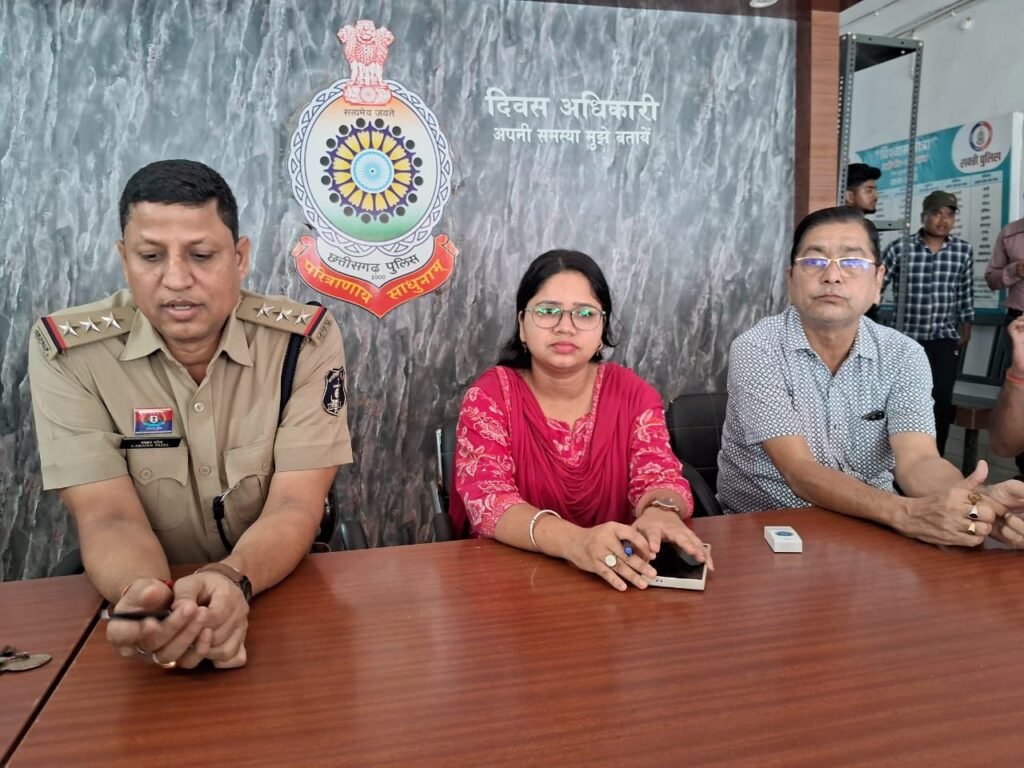 शक्ति में सुबह 11:00 बजे से रात्रि 8:00 बजे तक होगा गणेश प्रतिमाओं का विसर्जन, 2 सितंबर को पुलिस थाना शक्ति में आयोजित शांति समिति की बैठक में हुआ निर्णय,TI लखन पटेल ने कहा- गणेश विसर्जन एवं मुस्लिम समाज के पर्व को शांतिपूर्ण ढंग से संपन्न कराना ही हमारी जिम्मेदारी, जुलूस में डीजे का उपयोग करने पर होगी कड़ी कार्रवाई शक्ति में सुबह 11:00 बजे से रात्रि 8:00 बजे तक होगा गणेश प्रतिमाओं का विसर्जन, 2 सितंबर को पुलिस थाना शक्ति में आयोजित शांति समिति की बैठक में हुआ निर्णय,TI लखन पटेल ने कहा- गणेश विसर्जन एवं मुस्लिम समाज के पर्व को शांतिपूर्ण ढंग से संपन्न कराना ही हमारी जिम्मेदारी, जुलूस में डीजे का उपयोग करने पर होगी कड़ी कार्रवाई kshititech