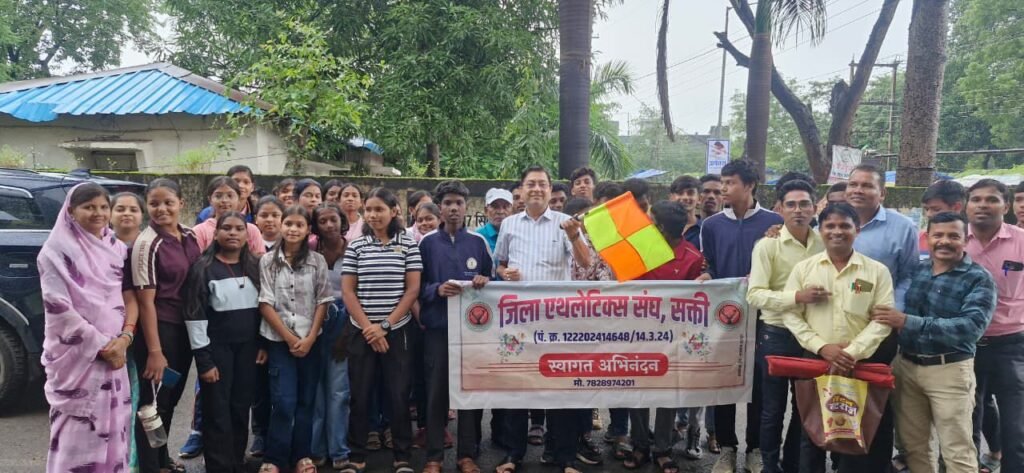 शक्ति के खिलाड़ी दिखाएंगे एथलेटिक्स प्रतियोगिता में अपना जौहर- शक्ति से 30 खिलाड़ी रवाना हुए एथलेटिक्स प्रतियोगिता में शामिल होने, संघ के संस्थापक संरक्षक श्यामसुंदर अग्रवाल ने कहा- शक्ति जिले के खिलाड़ियों ने राष्ट्रीय स्तर पर किया है क्षेत्र को गौरवन्नित, संस्थापक संरक्षक श्यामसुंदर अग्रवाल के नेतृत्व में मजबूत हुआ है एथलेटिक्स संघ kshititech