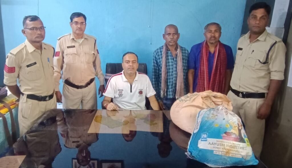 आबकारी अधिकारी उप्पल की ताड़-बड़ोड कार्रवाई, अंतर जिला महुआ शराब कारोबारी पर किये मामले दर्ज,47 लीटर शराब जब्त, शक्ति जिले में अवैध महुआ शराब का कारोबार जोरो से, आबकारी विभाग की कार्रवाई से हड़कंप kshititech