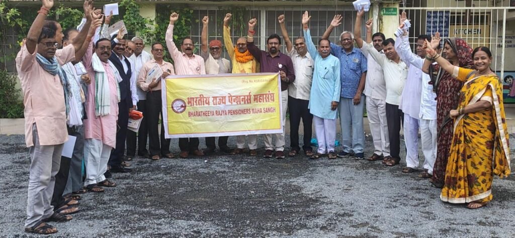 भारतीय राज्य पेंशनर्स महासंघ की शक्ति जिला इकाई का हुआ नवीन गठन, 7 सितंबर को प्रदेश पदाधिकारियो की उपस्थिति में आयोजित बैठक में हुए विभिन्न निर्णय, जांजगीर चांपा जिला अध्यक्ष परमेश्वर स्वर्णकार ने कहा- पेंशनर्स के हितों को नजरअंदाज कर रही है सरकार kshititech