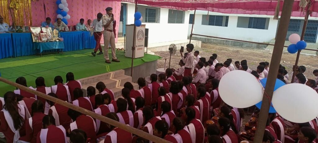 शक्ति जिले में पुलिस की बड़ी सफलताएं- बाराद्वार पुलिस ने अवैध शराब पर करी बड़ी कार्रवाई,नगरदा पुलिस ने 6 जुवाडियो को किया गिरफ्तार,नगरदा पुलिस ने स्कूल में चलाया साइबर फ्रॉड एवं यातायात नियमों को लेकर जागरूकता अभियान, हसौद पुलिस ने अंतरराज्यीय गौ तस्करों पर करी बड़ी कार्रवाई,शक्ति जिले में पुलिस अपराधों पर अंकुश लगाने सक्रिय, करीब 65 लाख रुपए के बैल, वाहन एवं गाड़ियां जप्त शक्ति जिले में पुलिस की बड़ी सफलताएं- बाराद्वार पुलिस ने अवैध शराब पर करी बड़ी कार्रवाई,नगरदा पुलिस ने 6 जुवाडियो को किया गिरफ्तार,नगरदा पुलिस ने स्कूल में चलाया साइबर फ्रॉड एवं यातायात नियमों को लेकर जागरूकता अभियान, हसौद पुलिस ने अंतरराज्यीय गौ तस्करों पर करी बड़ी कार्रवाई,शक्ति जिले में पुलिस अपराधों पर अंकुश लगाने सक्रिय, करीब 65 लाख रुपए के बैल, वाहन एवं गाड़ियां जप्त kshititech