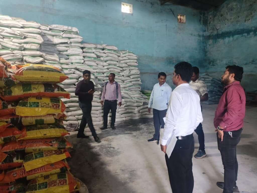 8 सितंबर को शक्ति कलेक्टर साहब के निर्देशन में उप संचालक कृषि द्वारा अनेकों स्थानों पर निजी उर्वरक व्यापारियों पर की गई कार्रवाई, औचक निरीक्षण के दौरान अधिकारियों ने कहा- खाद की कालाबाजारी व अधिक कीमत पर बेचने वालों पर जारी रहेगी कार्यवाही,किसानों को उच्च गुणवत्ता खाद तथा कीटनाशक पहली प्राथमिकता 8 सितंबर को शक्ति कलेक्टर साहब के निर्देशन में उप संचालक कृषि द्वारा अनेकों स्थानों पर निजी उर्वरक व्यापारियों पर की गई कार्रवाई, औचक निरीक्षण के दौरान अधिकारियों ने कहा- खाद की कालाबाजारी व अधिक कीमत पर बेचने वालों पर जारी रहेगी कार्यवाही,किसानों को उच्च गुणवत्ता खाद तथा कीटनाशक पहली प्राथमिकता kshititech