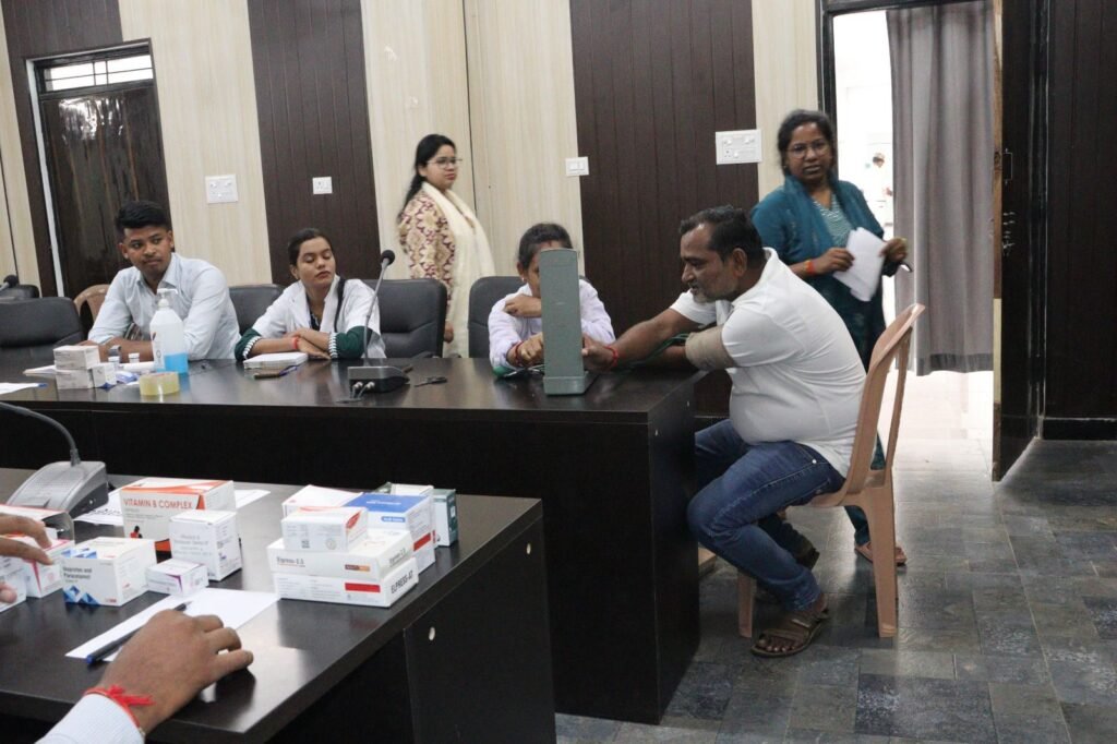 स्वस्थ रहने शक्ति जिले के कलेक्टर साहब एवं जिला पंचायत सीईओ ने कराया अपना हेल्थ चेकअप, 9 सितंबर को जिला पंचायत में आयोजित था हेल्प चेकअप कलेक्टर टोपनो ने कहा अपने स्वास्थ्य जांच नियमित रूप से करवाये, स्वास्थ्य महकमें की मुखिया डॉ. पूजा अग्रवाल के नेतृत्व में जिले में हेल्थ चेकअप को लेकर हो रही बड़ी पहल kshititech