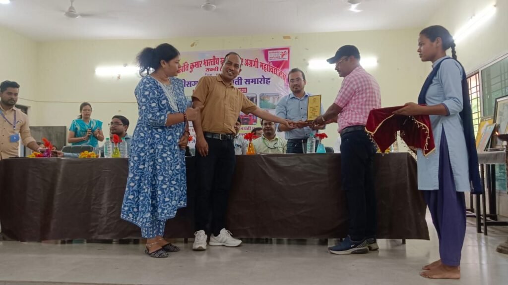 शासकीय क्रांति कुमार भारतीय महाविद्यालय ने किया राज्य स्थापना की रजत जयंती पर रोजगार मेले का आयोजन, विभिन्न बैंकों के स्टॉल के साथ ही स्वरोजगार की दिशा में कॉलेज प्रबंधन की सराहनीय पहल kshititech