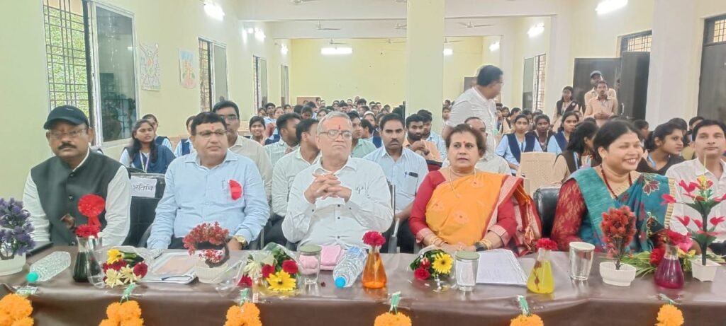 कॉलेज के लिए गौरवशाली दिन- यूनिवर्सिटी के कुलपति साहब पहुंचे शक्ति के शासकीय क्रांति कुमार महाविद्यालय रजत जयंती के समापन अवसर पर, कुलपति डॉक्टर पटेरिया ने कहा- प्रदेश के सभी महाविद्यालयों में रजत जयंती का हुआ सफल आयोजन, पूरे जिले का अग्रणी महाविद्यालय है क्रांति कुमार भारतीय kshititech