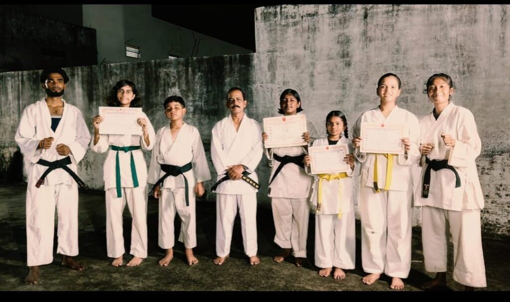 कराटे बेल्ट ग्रेडिंग परीक्षा का सफल आयोजन, कमल कराटे अकादमी ने करी पहल, डीपीएस राजनांदगांव की छात्रा ने जीता स्वर्ण पदक, विद्यालय की प्रिंसिपल निर्मला सिंह ने दी जानकारी कराटे बेल्ट ग्रेडिंग परीक्षा का सफल आयोजन, कमल कराटे अकादमी ने करी पहल, डीपीएस राजनांदगांव की छात्रा ने जीता स्वर्ण पदक, विद्यालय की प्रिंसिपल निर्मला सिंह ने दी जानकारी kshititech