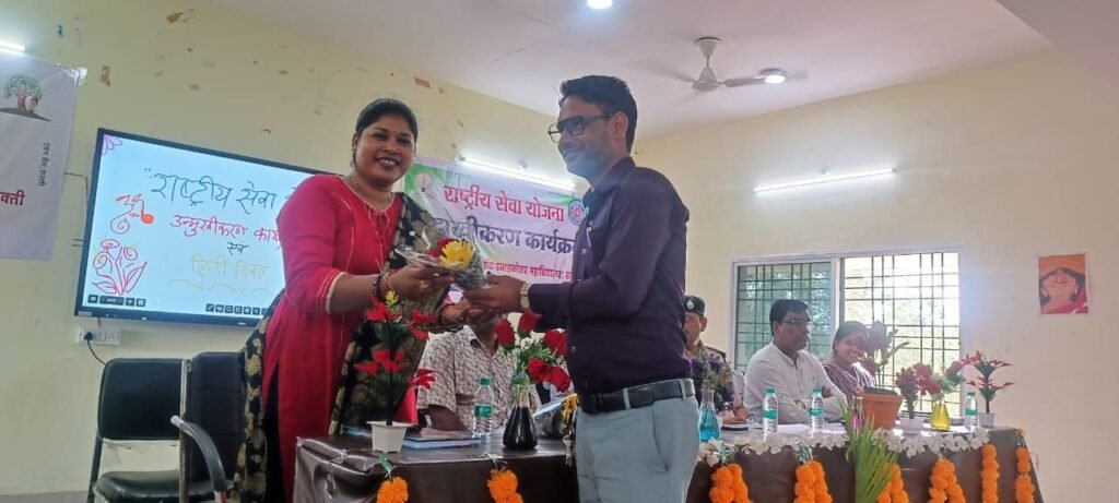 रासेयो अनुशासन और सेवा की मिसाल-हरीश यादव एडिशनल एसपी, नगर पालिका अध्यक्ष श्याम सुंदर अग्रवाल ने कहा- रासेयों के विद्यार्थी बड़ी-बड़ी विपदाओं में भी जान की परवाह किए बिना ही राहत पहुंचाने में रहते हैं अग्रणी, शासकीय क्रांति कुमार महाविद्यालय में हुआ प्रमाण पत्र वितरण का कार्यक्रम, नगर पालिका अध्यक्ष ने रासेयों संगठन को दिया टेंट का सेटअप रासेयो अनुशासन और सेवा की मिसाल-हरीश यादव एडिशनल एसपी, नगर पालिका अध्यक्ष श्याम सुंदर अग्रवाल ने कहा- रासेयों के विद्यार्थी बड़ी-बड़ी विपदाओं में भी जान की परवाह किए बिना ही राहत पहुंचाने में रहते हैं अग्रणी, शासकीय क्रांति कुमार महाविद्यालय में हुआ प्रमाण पत्र वितरण का कार्यक्रम, नगर पालिका अध्यक्ष ने रासेयों संगठन को दिया टेंट का सेटअप kshititech