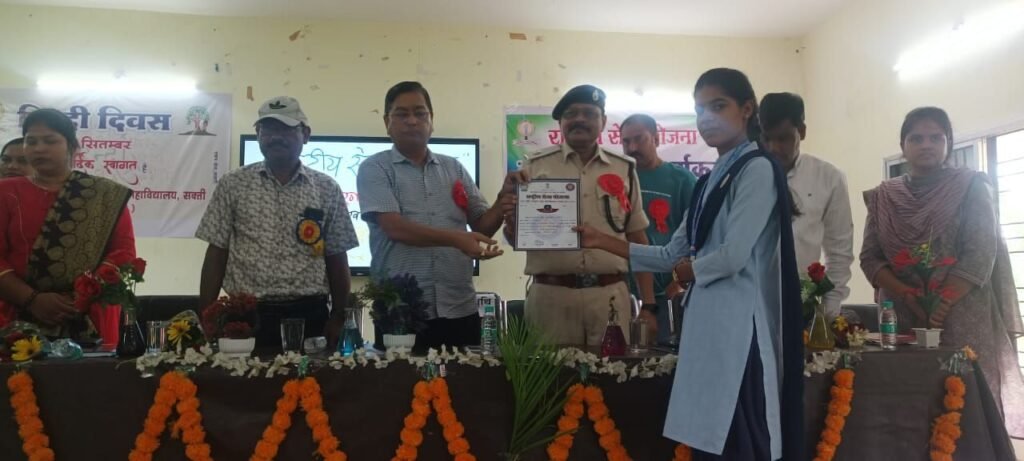 रासेयो अनुशासन और सेवा की मिसाल-हरीश यादव एडिशनल एसपी, नगर पालिका अध्यक्ष श्याम सुंदर अग्रवाल ने कहा- रासेयों के विद्यार्थी बड़ी-बड़ी विपदाओं में भी जान की परवाह किए बिना ही राहत पहुंचाने में रहते हैं अग्रणी, शासकीय क्रांति कुमार महाविद्यालय में हुआ प्रमाण पत्र वितरण का कार्यक्रम, नगर पालिका अध्यक्ष ने रासेयों संगठन को दिया टेंट का सेटअप रासेयो अनुशासन और सेवा की मिसाल-हरीश यादव एडिशनल एसपी, नगर पालिका अध्यक्ष श्याम सुंदर अग्रवाल ने कहा- रासेयों के विद्यार्थी बड़ी-बड़ी विपदाओं में भी जान की परवाह किए बिना ही राहत पहुंचाने में रहते हैं अग्रणी, शासकीय क्रांति कुमार महाविद्यालय में हुआ प्रमाण पत्र वितरण का कार्यक्रम, नगर पालिका अध्यक्ष ने रासेयों संगठन को दिया टेंट का सेटअप kshititech