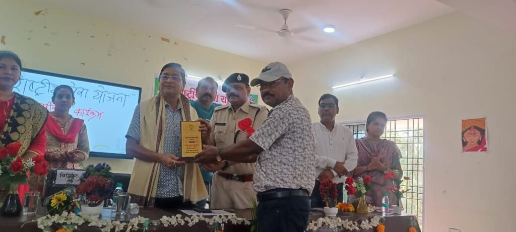 रासेयो अनुशासन और सेवा की मिसाल-हरीश यादव एडिशनल एसपी, नगर पालिका अध्यक्ष श्याम सुंदर अग्रवाल ने कहा- रासेयों के विद्यार्थी बड़ी-बड़ी विपदाओं में भी जान की परवाह किए बिना ही राहत पहुंचाने में रहते हैं अग्रणी, शासकीय क्रांति कुमार महाविद्यालय में हुआ प्रमाण पत्र वितरण का कार्यक्रम, नगर पालिका अध्यक्ष ने रासेयों संगठन को दिया टेंट का सेटअप रासेयो अनुशासन और सेवा की मिसाल-हरीश यादव एडिशनल एसपी, नगर पालिका अध्यक्ष श्याम सुंदर अग्रवाल ने कहा- रासेयों के विद्यार्थी बड़ी-बड़ी विपदाओं में भी जान की परवाह किए बिना ही राहत पहुंचाने में रहते हैं अग्रणी, शासकीय क्रांति कुमार महाविद्यालय में हुआ प्रमाण पत्र वितरण का कार्यक्रम, नगर पालिका अध्यक्ष ने रासेयों संगठन को दिया टेंट का सेटअप kshititech