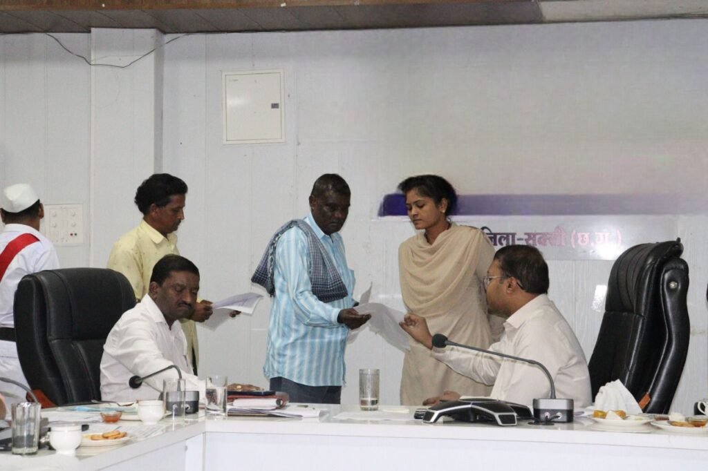 शक्ति जिले के सरकारी दफ्तरो में भी दिखेगा सेवा पखवाड़े का आयोजन,16 सितंबर को समय सीमा की बैठक में कलेक्टर साहब ने दिया अधिकारियों को निर्देश, मोदी जी के जन्मदिन से प्रारंभ होगा सेवा पखवाड़ा, नगरीय निकायों में स्वच्छता ही सेवा कार्यक्रम प्राथमिकता के आधार पर करने दिए गए निर्देश, जन दर्शन में कलेक्टर साहब ने सुनी आम जनता की समस्याएं kshititech