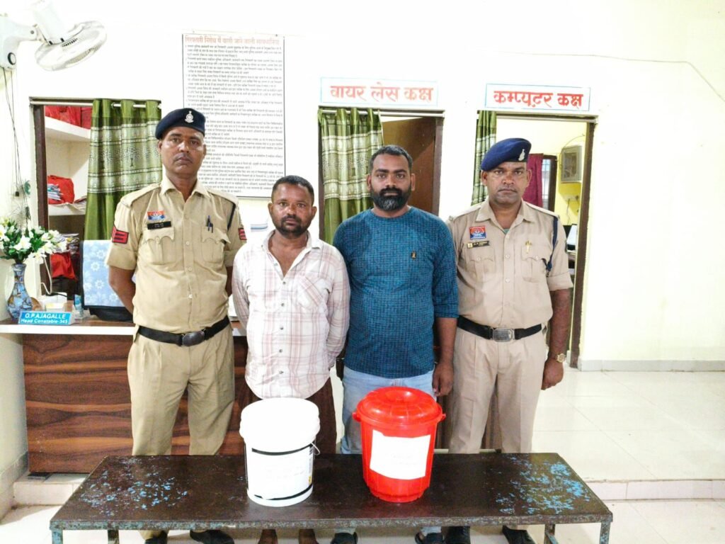 शक्ति जिले के पुलिस थाने हसौद में अवैध शराब के दो अलग-अलग मामले दर्ज तो वहीं डभरा पुलिस ने मवेशी ले जा रहे तस्करों को किया गिरफ्तार,हसौद थाना पूरे जिले में अवैध शराब जब्ती में सबसे सक्रिय, टीआई नरेंद्र यादव की पदस्थापना के बाद से ही निरंतर अवैध शराब कारोबारियो पर हो रही ताड़-बतोड़ कारवाई kshititech