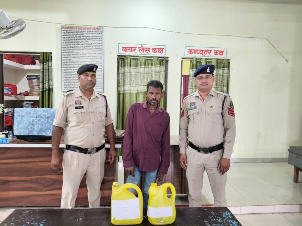 शक्ति जिले के पुलिस थाने हसौद में अवैध शराब के दो अलग-अलग मामले दर्ज तो वहीं डभरा पुलिस ने मवेशी ले जा रहे तस्करों को किया गिरफ्तार,हसौद थाना पूरे जिले में अवैध शराब जब्ती में सबसे सक्रिय, टीआई नरेंद्र यादव की पदस्थापना के बाद से ही निरंतर अवैध शराब कारोबारियो पर हो रही ताड़-बतोड़ कारवाई kshititech