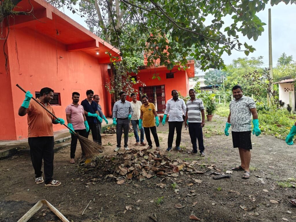 स्वच्छता के लिए तैयार बाराद्वार- नगर पंचायत बाराद्वार में 17 सितंबर को हुआ स्वच्छता ही सेवा कार्यक्रम का शुभारंभ, सांसद कमलेश जांगड़े एवं पूर्व विधायक डॉ खिलावन साहू की मौजूदगी में जनप्रतिनिधियों ने ली शपथ, नगर पंचायत नारायण कुर्रे एवं उपाध्यक्ष जितेश शर्मा ने कहा- शहर को साफ सुथरा, स्वच्छ रखना हम सबकी जिम्मेदारी स्वच्छता के लिए तैयार बाराद्वार- नगर पंचायत बाराद्वार में 17 सितंबर को हुआ स्वच्छता ही सेवा कार्यक्रम का शुभारंभ, सांसद कमलेश जांगड़े एवं पूर्व विधायक डॉ खिलावन साहू की मौजूदगी में जनप्रतिनिधियों ने ली शपथ, नगर पंचायत नारायण कुर्रे एवं उपाध्यक्ष जितेश शर्मा ने कहा- शहर को साफ सुथरा, स्वच्छ रखना हम सबकी जिम्मेदारी kshititech