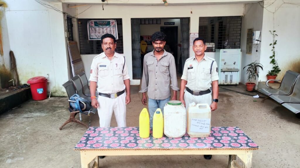 इन्हें जरा भी डर नहीं न्यायालय का- शक्ति थाने के फरार चल रहे स्थाई वारंटियो को पुलिस ने किया गिरफ्तार, शक्ति पुलिस की बड़ी कार्रवाई,जैजैपुर थाने में भी आबकारी का मामला दर्ज एवं गौ माता को क्रूरता पूर्वक मारने वाले आरोपी पर हुई कार्रवाई kshititech